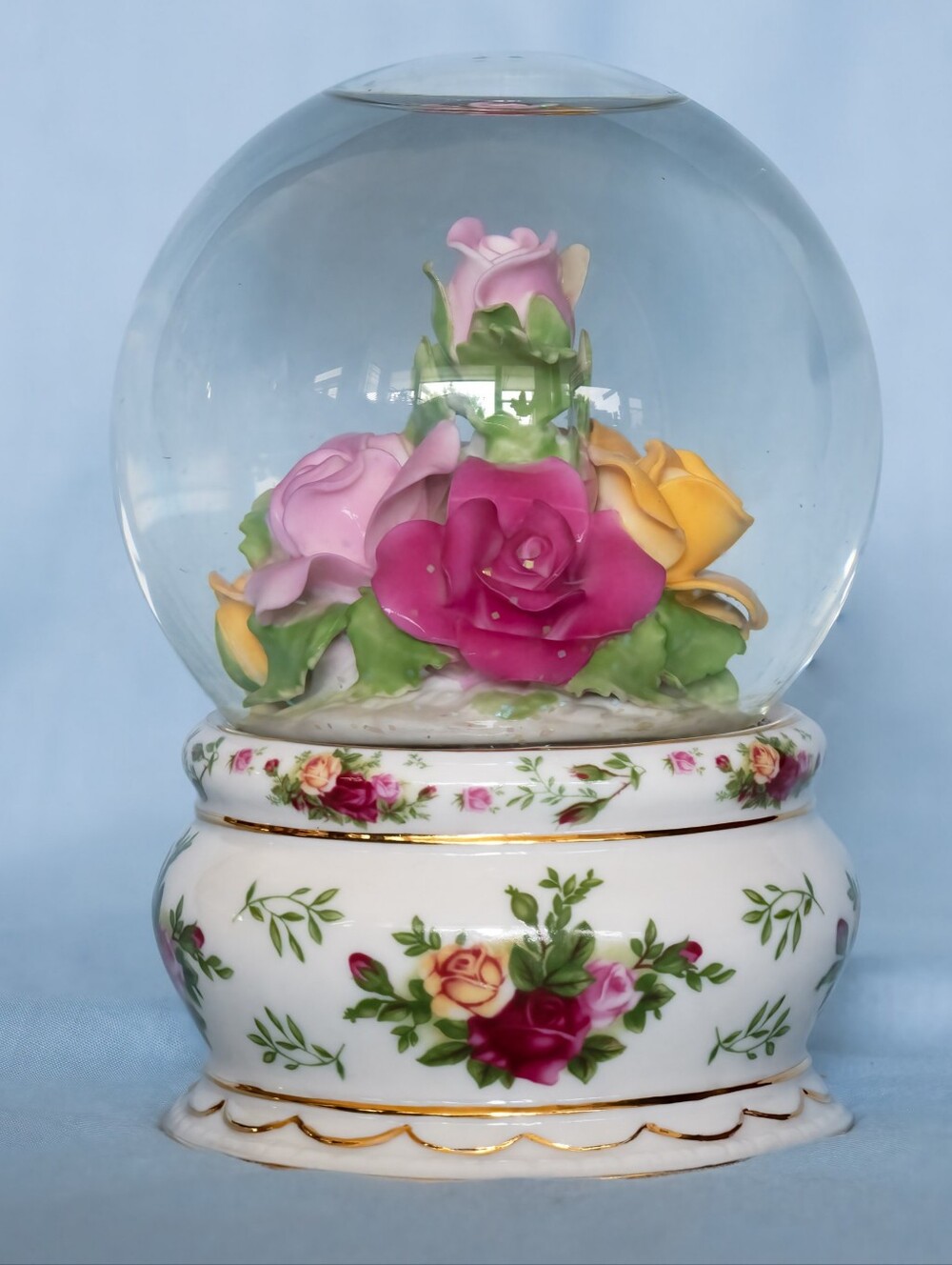 Beautiful Royal Albert Old Country Roses Glass Globe on Stand